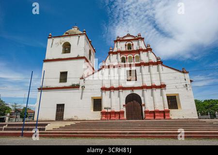 Leon, Nicaragua - 8. September 2025: St. Johannes der Täufer Kirche von Sutiava in Leon, Nicaragua. Stockfoto