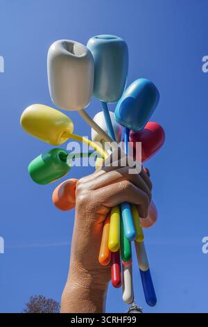 Bouquet aus Tulpen Metallskulptur des amerikanischen Künstlers Jeff Koons, Petit Palais, Paris, Frankreich Stockfoto