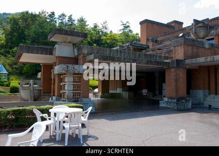Umgelegte Lobby des Tokyo Imperial Hotels, entworfen vom amerikanischen Architekten Frank Lloyd Wright, im Freilichtmuseum Meiji Mura, Inuyama, Aichi, Japan. Stockfoto