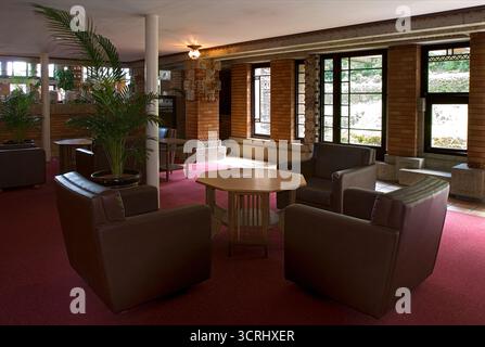 Umgelegte Lobby des Tokyo Imperial Hotels, entworfen vom amerikanischen Architekten Frank Lloyd Wright, im Freilichtmuseum Meiji Mura, Inuyama, Aichi, Japan. Stockfoto