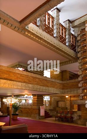 Umgelegte Lobby des Tokyo Imperial Hotels, entworfen vom amerikanischen Architekten Frank Lloyd Wright, im Freilichtmuseum Meiji Mura, Inuyama, Aichi, Japan. Stockfoto
