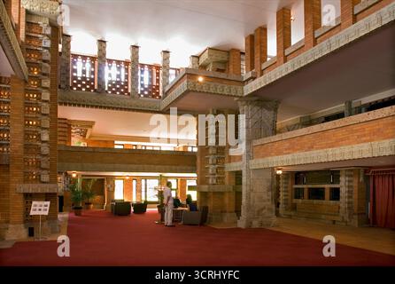 Umgelegte Lobby des Tokyo Imperial Hotels, entworfen vom amerikanischen Architekten Frank Lloyd Wright, im Freilichtmuseum Meiji Mura, Inuyama, Aichi, Japan. Stockfoto