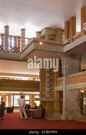 Umgelegte Lobby des Tokyo Imperial Hotels, entworfen vom amerikanischen Architekten Frank Lloyd Wright, im Freilichtmuseum Meiji Mura, Inuyama, Aichi, Japan. Stockfoto