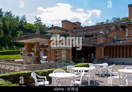 Umgelegte Lobby des Tokyo Imperial Hotels, entworfen vom amerikanischen Architekten Frank Lloyd Wright, im Freilichtmuseum Meiji Mura, Inuyama, Aichi, Japan. Stockfoto