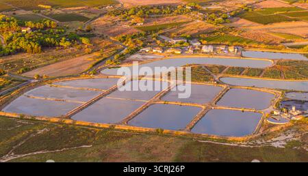 Lagunenstation Mèze bei Sonnenaufgang, in Occitanie, Frankreich Stockfoto