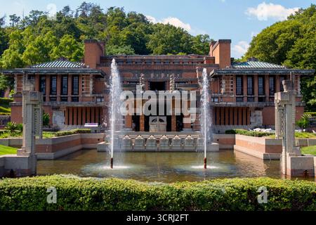 Umgelegte Lobby des Tokyo Imperial Hotels, entworfen vom amerikanischen Architekten Frank Lloyd Wright, im Freilichtmuseum Meiji Mura, Inuyama, Aichi, Japan. Stockfoto