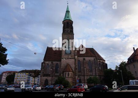 Blick auf die neogotische evangelisch-lutherische Pfarrkirche St. Peter in Nürnberg (Bayern, Deutschland) Stockfoto