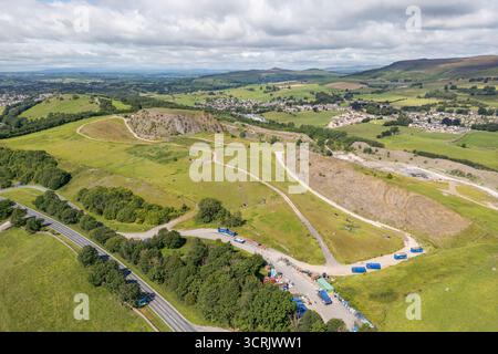 Blick aus der Vogelperspektive auf die atemberaubende Landschaft im Yorkshire Dales National Park, Großbritannien. Stockfoto