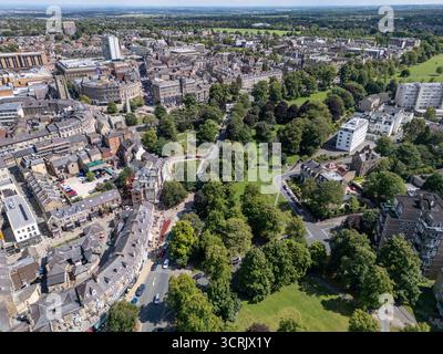 Luftaufnahme der Montpellier Gardens, Harrogate, North Yorkshire, Großbritannien. Stockfoto