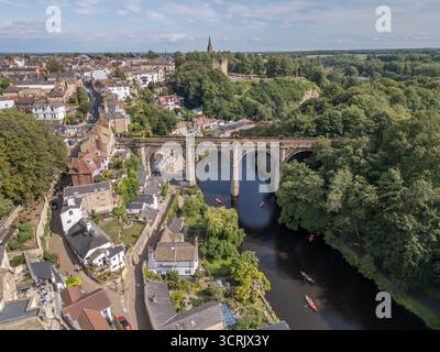 Luftaufnahme des Knaresborough Viaduct über den Fluss Nidd, Knaresborough, North Yorkshire, Großbritannien. Stockfoto