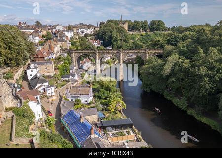 Luftaufnahme des Knaresborough Viaduct über den Fluss Nidd, Knaresborough, North Yorkshire, Großbritannien. Stockfoto
