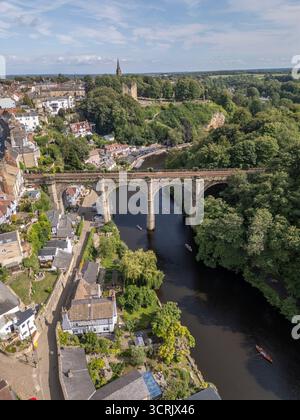 Luftaufnahme des Knaresborough Viaduct über den Fluss Nidd, Knaresborough, North Yorkshire, Großbritannien. Stockfoto