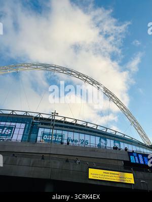 Oasis spielt ihr letztes Wembley-Konzert der UK Live 25-Tour am Sonntag, den 28. September 2025, in London Stockfoto
