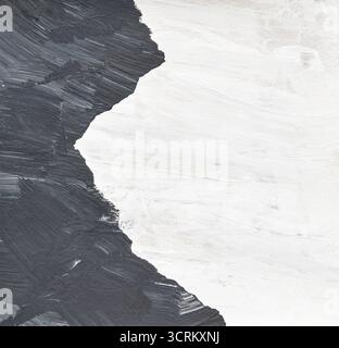 Abstraktes, strukturiertes Schwarzweiß-Gemälde mit kräftigen Pinselstrichen auf Leinwand. Stockfoto