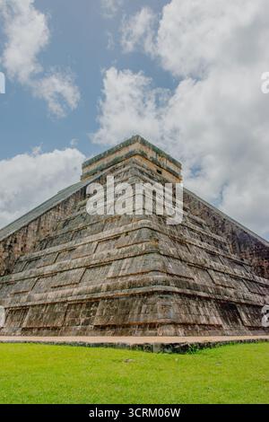 Hochsommersonne in Chichen itza Stockfoto