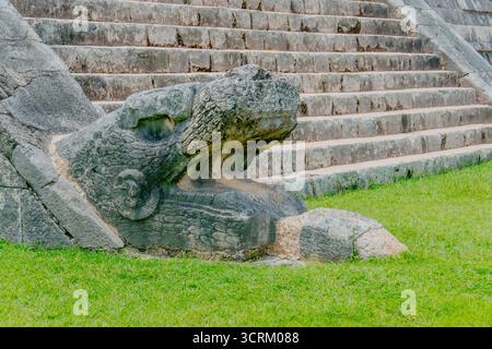 Hochsommersonne in Chichen itza Stockfoto