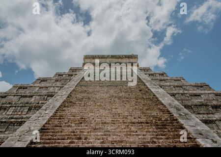 Hochsommersonne in Chichen itza Stockfoto