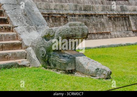 Hochsommersonne in Chichen itza Stockfoto