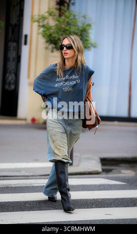 Gast bei der Acne Studio Show während der Paris Fashion Week Damenbekleidung Frühjahr/Sommer 2026, Collège des Bernardins, Paris, Frankreich (Constance Bugaut/SPP) Credit: SPP Sport Press Photo. /Alamy Live News Stockfoto