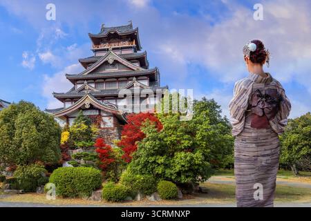 Kyoto, Japan - 24. November 2024: Schloss Fushimi Momoyama mit wunderschönem Laub im Herbst in Kyoto, Japan Stockfoto