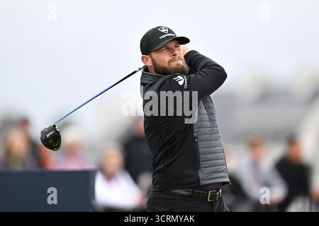 Tyrell Hatton schlägt am ersten Tag der Alfred Dunhill Links Championship 2025 auf dem Carnoustie Golf Links Course in Angus ab. Bilddatum: Donnerstag, 2. Oktober 2025. Stockfoto