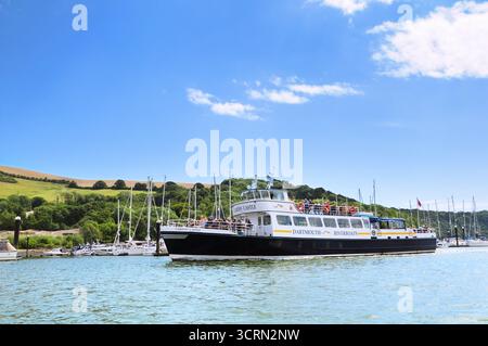Dartmouth River Boat 'Cardiff Castle', größtes Schiff der Firmenflotte, das Passagiere zwischen Totnes und Dartmouth, River Dart, Devon England, Großbritannien, befördert Stockfoto