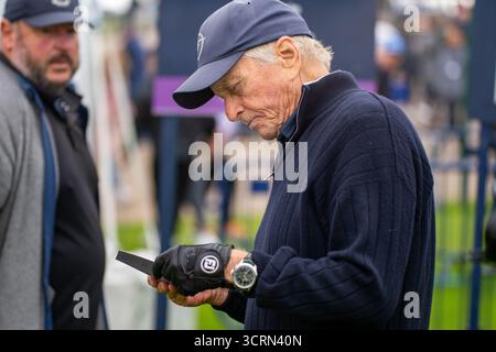 Carnoustie, Schottland. Oktober 2025. Hollywood-Legende Michael Douglas vor der ersten Runde der Alfred Dunhill Links Championship. Quelle: Tim Gray/Alamy Live News Stockfoto
