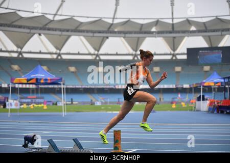 Neu-Delhi, Indien. 2. Oktober 2025. Augusto da silva aus Brasilien gewann Gold in der 400mm T47 der Frauen, Anastasia Soloveva von neutralen para Athleten gewann Silber und Ross Jule aus Deutschland erhielt Bronze im Jawaharlal nehru Stadium während der Weltmeisterschaft 2025 in Neu-delhi, Indien Stockfoto