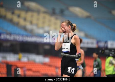 Neu-Delhi, Indien. 2. Oktober 2025. Augusto da silva aus Brasilien gewann Gold in der 400mm T47 der Frauen, Anastasia Soloveva von neutralen para Athleten gewann Silber und Ross Jule aus Deutschland erhielt Bronze im Jawaharlal nehru Stadium während der Weltmeisterschaft 2025 in Neu-delhi, Indien Stockfoto