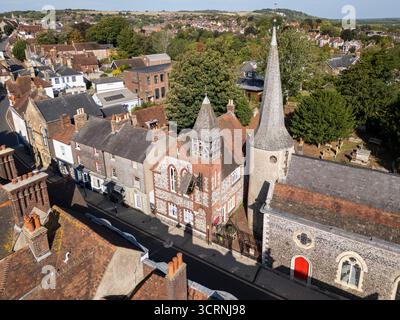 Luftaufnahme des Glockenturms und der Uhr St. Michael in Lewes Church East Sussex, England Stockfoto