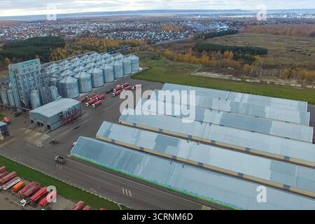 Fat-Anlage. Fabrik für die Verarbeitung von Fett und Öl. Essen der industriellen Produktion. Stockfoto