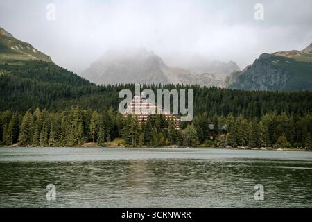 Štrbské Pleso, Slowakei – Alpensee in der Hohen Tatra Stockfoto