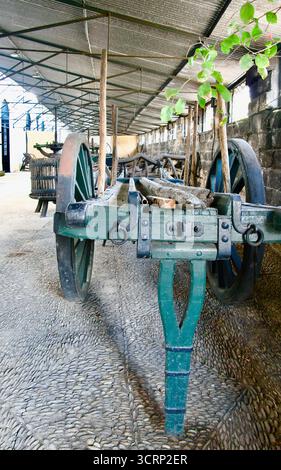 Ausgediente Ausrüstung auf der Ausstellung während einer Tour durch die Gonzalez Byass Bodegas Jerez de la Frontera Cádiz Andalusien Spanien Europa Stockfoto