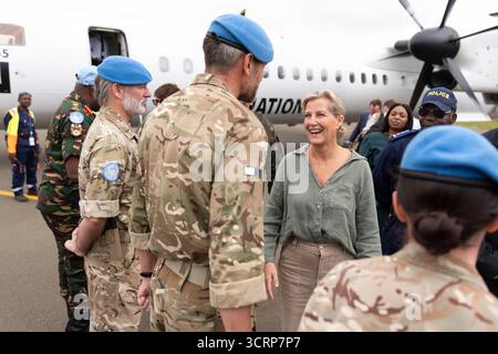 AM 2. OKTOBER 1935 wird die Herzogin von Edinburgh bei ihrer Ankunft in Beni, Demokratische Republik Kongo, von MONUSCO-Truppen begrüßt. Bilddatum: Montag, 29. September 2025. Stockfoto
