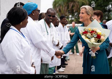 AM DONNERSTAG, den 2. OKTOBER 1935, wird die Herzogin von Edinburgh mit Mitarbeitern der Panzi Clinic in Kinshasa, Demokratische Republik Kongo, zusammentreffen. Bilddatum: Mittwoch, 1. Oktober 2025. Stockfoto