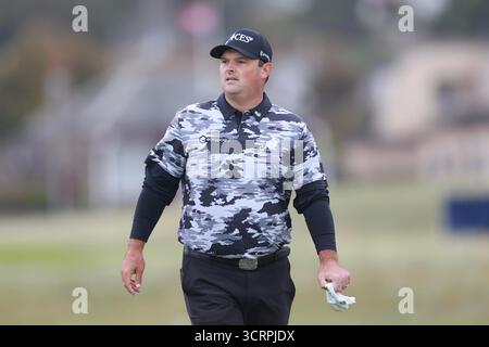 Oktober 2025; Carnoustie Golf Links, Carnoustie, Angus, Schottland; Alfred Dunhill Links Golf Championship, Runde eins; Patrick Smith aus USA geht das erste Loch hinunter Stockfoto