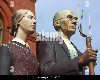 Monumentale „American Gothic“ Paar Statuen vor dem Custom House, Key West Museum of Art & History. Stockfoto