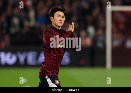 Rotterdam, Niederlande. Oktober 2025. ROTTERDAM, NIEDERLANDE - 2. OKTOBER: Aufwärmphase von Inbeom Hwang of Feyenoord während der UEFA Europa League, League-Phase, MD2-Spiel zwischen Feyenoord und Aston Villa im Stadion Feijenoord am 2. Oktober 2025 in Rotterdam, Niederlande. (Foto von Hans van der Valk/Orange Pictures) Credit: Orange Pics BV/Alamy Live News Stockfoto