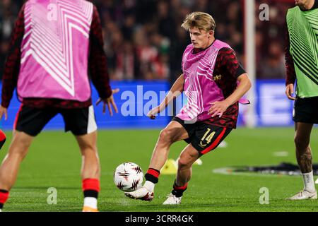 Rotterdam, Niederlande. Oktober 2025. ROTTERDAM, NIEDERLANDE - 2. OKTOBER: Aufwärmphase von SEM Steijn aus Feyenoord während der UEFA Europa League, Ligaperiode, MD2-Spiel zwischen Feyenoord und Aston Villa im Stadion Feijenoord am 2. Oktober 2025 in Rotterdam, Niederlande. (Foto von Hans van der Valk/Orange Pictures) Credit: Orange Pics BV/Alamy Live News Stockfoto