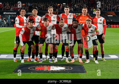 ROTTERDAM, 10.02.2025, Stadion de Kuip, Saison 2025/2026, Europa League Football. Spiel zwischen Feyenoord und Aston Villa, Foto zeigt Teamphoto von Feyenoord Spieler Ael Ahmedhodzic, Feyenoord Torhüter Timon Wellenreuther, Feyenoord Spieler Gijs Smal, Feyenoord Spieler Ael Ahmedhodzic, Feyenoord Torhüter Timon Wellenreuther, Feyenoord Spieler Gijs Smal Stockfoto