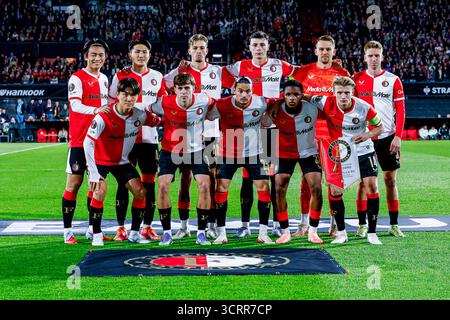 Fototeam von Feyenoord, Torhüter Timon Wellenreuther von Feyenoord und Givairo Read von Feyenoord und Ael Ahmedhodžić von Feyenoord und Tsuyoshi Watanabe von Feyenoord und Gijs Smal von Feyenoord und Luciano Valente von Feyenoord und SEM Steijn von Feyenoord und Hwang in-Beom von Feyenoord und Anis Hadj Moussston A von Feyenoord in-League 2. Oktober 2025/26 von Feyenoord und Feyenoord in der League von Feyenoord, in der 2. 2025 in Rotterdam, Niederlande. (Foto: Marcel ter Bals/MTB-Photo/Alamy Live News) Stockfoto
