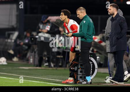 Rotterdam, Niederlande. Oktober 2025. ROTTERDAM, NIEDERLANDE - 2. OKTOBER: Oussama Targhalline aus Feyenoord tritt am 2. Oktober 2025 im Stadion Feijenoord in Rotterdam ein. (Foto von Hans van der Valk/Orange Pictures) Credit: Orange Pics BV/Alamy Live News Stockfoto