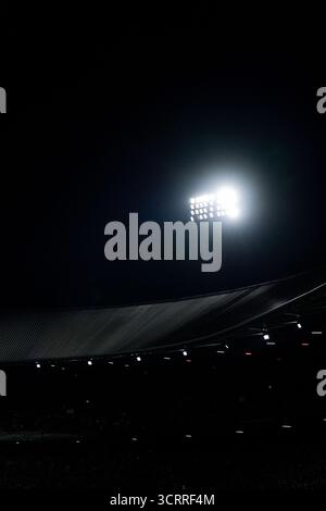 Rotterdam, Niederlande. Oktober 2025. Rotterdam - Überblick über das Stadion während des zweiten Spiels der UEFA Europa League 2025/2026. Das Spiel findet am 2. Oktober 2025 im Stadion Feijenoord de Kuip in Rotterdam statt. Credit: Box to Box Pictures/Alamy Live News Stockfoto