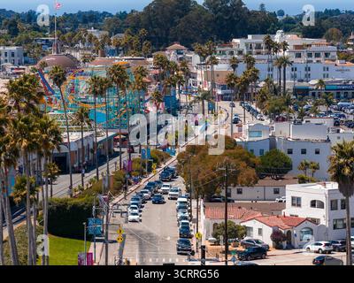 Blick von Santa Cruz aus der Vogelperspektive mit Riesenläufer und Strandpromenade Stockfoto