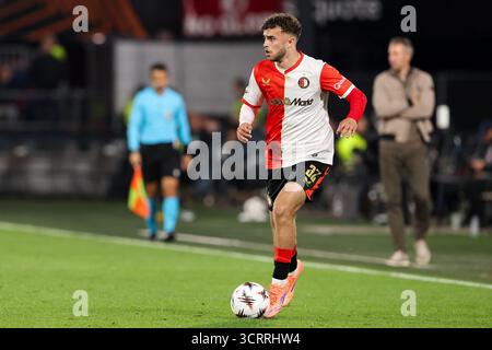 Rotterdam, Niederlande. Oktober 2025. ROTTERDAM, NIEDERLANDE - 2. OKTOBER: Aymen Sliti aus Feyenoord läuft mit dem Ball während der UEFA Europa League, Ligaperiode, MD2-Spiel zwischen Feyenoord und Aston Villa am 2. Oktober 2025 im Stadion Feijenoord in Rotterdam. (Foto von Hans van der Valk/Orange Pictures) Credit: Orange Pics BV/Alamy Live News Stockfoto