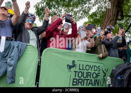 Pontypool, UK SEPTEMBER 06: Fans von Geraint Thomas von GB und Team INEOS Grenadiers vor der 21. Tour of Britain 2025, Stage 5 Pontypool to the Tumble Stockfoto