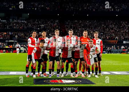 ROTTERDAM, NIEDERLANDE - 2. OKTOBER: Ayase Ueda aus Feyenoord, Tsuyoshi Watanabe aus Feyenoord, Luciano Valente aus Feyenoord, Aanel Ahmedhodzic aus Feyenoord, Feyenoord Torhüter Timon Wellenreuther, Gijs Smal aus Feyenoord 2025/26, Inbeom Hwang aus Feyenoord, Leo sauer aus Feyenoord, Anis Hadj aus Feyenoord 2 2025 (Foto: Rene Nijhuis) Stockfoto