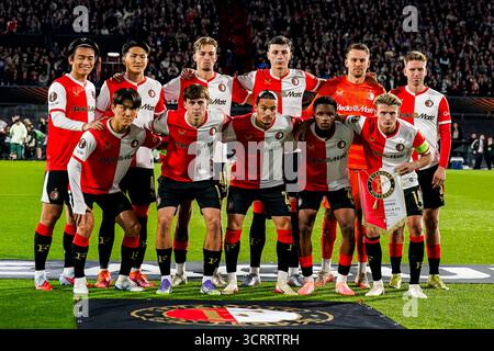 ROTTERDAM, NIEDERLANDE - 2. OKTOBER: Ayase Ueda aus Feyenoord, Tsuyoshi Watanabe aus Feyenoord, Luciano Valente aus Feyenoord, Aanel Ahmedhodzic aus Feyenoord, Feyenoord Torhüter Timon Wellenreuther, Gijs Smal aus Feyenoord 2025/26, Inbeom Hwang aus Feyenoord, Leo sauer aus Feyenoord, Anis Hadj aus Feyenoord 2 2025 (Foto: Rene Nijhuis) Stockfoto