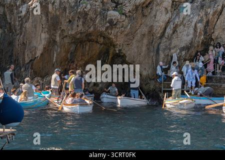 Der Eingang zur Blauen Grotte. Stockfoto