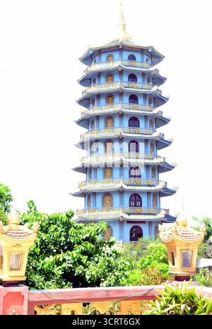 Die 9-stöckige Dai Giac Pagode in Đồng Hới, Quảng Bình, Vietnam, Asien. Stockfoto